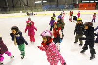 Nové Mesto podporilo kurzy korčuľovania pre vyše 600 detí 