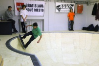 V Novom Meste vyrástla unikátna skateboardová dráha