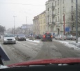 V Bratislave sa v predstihu prihlásila zima. Z nedele na pondelok napadol prvý sneh. Novomestských cestárov však neprekvapila – vďaka predpovedi počasia, ktorá na snež…